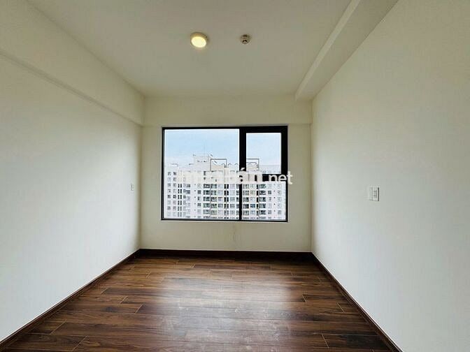 Cho thuê căn 2PN 75M2 giá 8,5tr, hỗ trợ đăng kí tạm trú, view hồ bơi