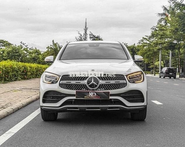 GLC300 COUPE Model 2023 màu trắng/ nt đỏ siêu lướt