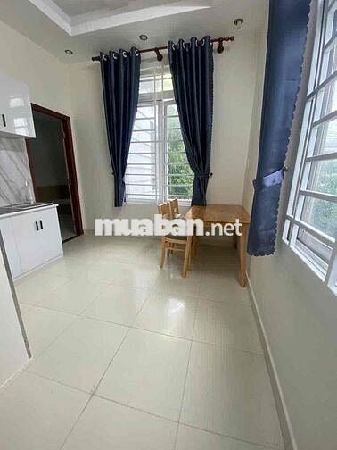 Phòng Ban công tách bếp ngay đông hưng thuận 42