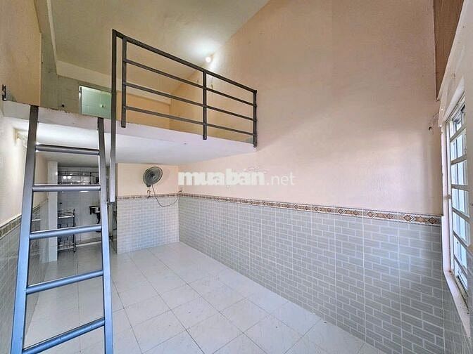 PHÒNG BAN CÔNG 2WC GÁC CAO GẦN QUẬN 10, QUẬN 11