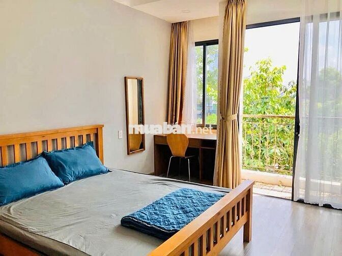 Căn hộ dịch vụ 2 phòng ngủ cao cấp mở cửa sổ ngắm nhìn kênh Như Lộc