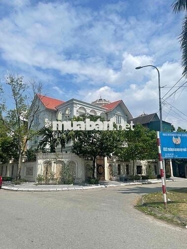Biệt thự cầu bươu lô góc 370m mt36m 4t Thô,hàng xóm toàn xây lâu đài,