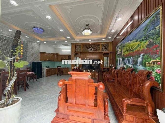 nhà đẹp 4 lầu  full nội thất có 4 phòng ngủ 4wc đường Hồ Văn Long