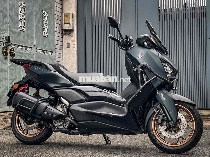 cần bán Yamaha Xmax300, có nhận giao lưu xe.