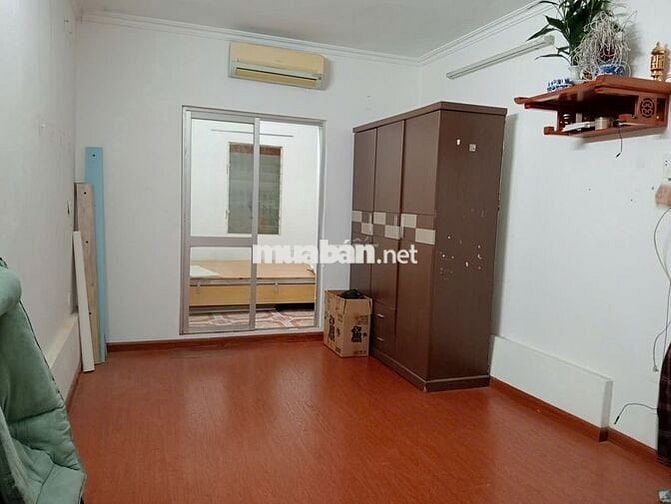 Căn hộ tập thể tại Thái Thịnh - Vĩnh Hồ
