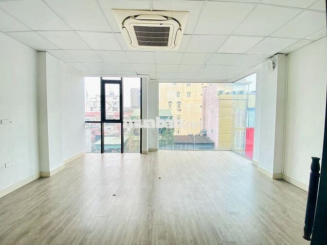 Cho thuê văn phòng tại đường Hào Nam sàn 50m2 đẹp rực rỡ  thoáng