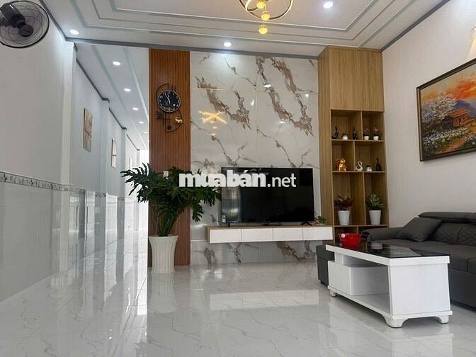 Bán nhà mới mua cho người nhà từ nước ngoài về ở nhưng chưa về được