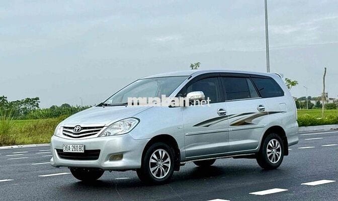 Toyota Innova 2008 G - 26000 km