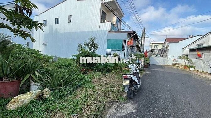 Chủ bán ngộp lô đất 2400m2 giá 690tr