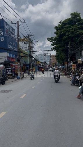 Cho thuê nhà mặt đường Nguyễn Duy Trinh . Giá 15 triệu / tháng 