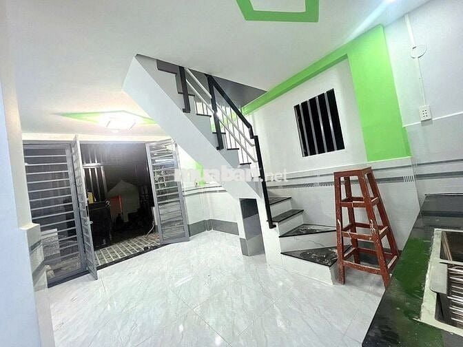 Bán nhà sổ chung 4m x 8m cạnh Ủy Ban Xuân Thới Thượng, Hóc Môn