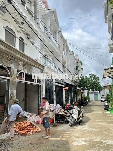 chủ gửi bán căn nhà đang hoàn thiện, tặng fuul nội thất cho khách yêu.
