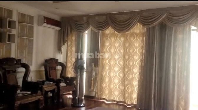 Cho thuê nhà mặt đường 12m thông thoáng . Giá 30 triệu / tháng 