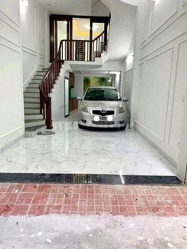 DUY NHẤT! nhỉnh 10 tỷ Gara ô tô sát UBND XÃ Thanh Liệt