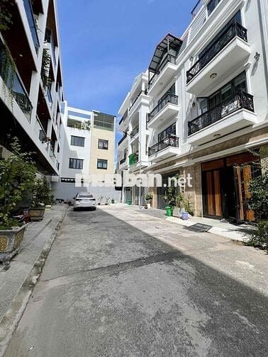 Nhà Mới Sạch Đẹp DT 250m2 1Trệt 3Lầu 5Pn 5Wc Hẻm Xe Tải Ngã Tư Ga