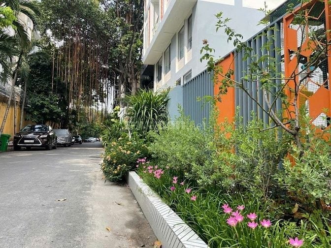 Bán tòa CHDV Thảo Điền, Đường Số 1, 1 hầm + 6 tầng, DT 243m2, 20 căn
