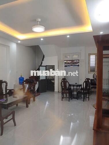 Cho thuê nhà đẹp nguyên căn 6 pn tại Quan Nhân