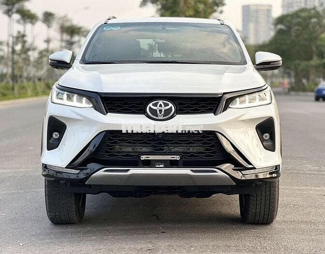 Toyota Fortuner 2023 Legender 2.4L 4x2 AT 29000 km