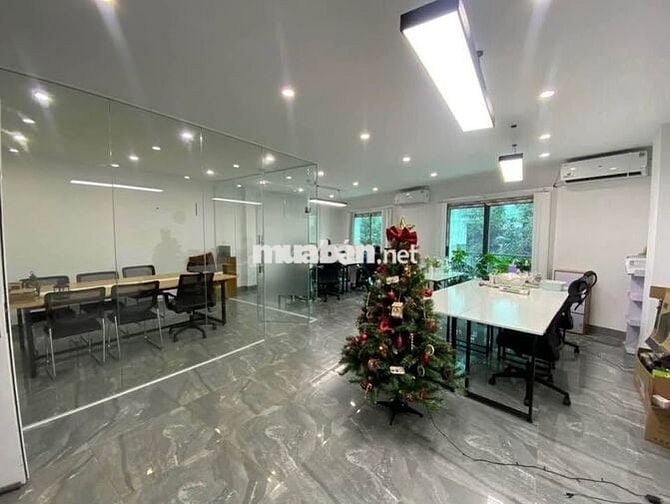 Cho thuê văn phòng tại Hoàng Văn Thái 60m2 nhà mới 100% siêu đẹp.