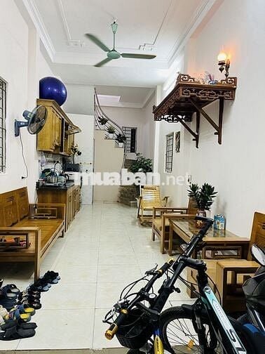 Chính chủ k qua môi giới cần bán nhà 3,5 tầng dân mới xây kiên cố