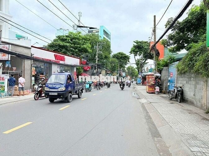 Mặt tiền nguyễn văn khối ngang  11m dài 45m