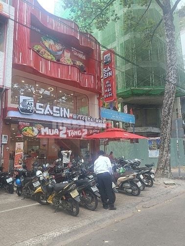 CẦN GẤP 2 NAM GIỮ XE QUÁN MÌ CAY Ở QUẬN 5 - LƯƠNG 7.500.000/THÁNG