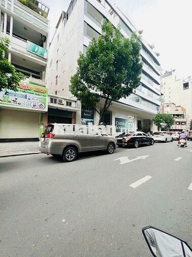 CHO THUÊ MẶT BẰNG TRỆT + LỬNG LÝ TỰ TRỌNG. Đối Diện Chợ Bến Thành