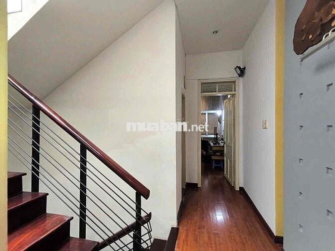 Cho thuê nhà Metro 1 trệt 2 lầu - đối diện Hoa viên