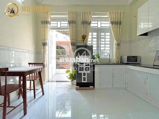 CHO THUÊ 1 PHÒNG NGỦ TRỐNG SẴN BAN CÔNG THOÁNG NGAY TOÀ NHÀ VIETTEL Q3