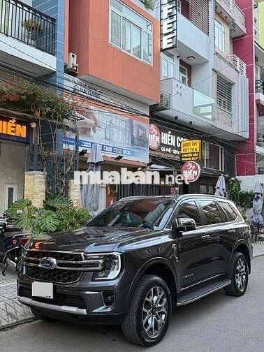 Ford Everest 2022 Titanium 2.0L 4x2 AT - 24000 km