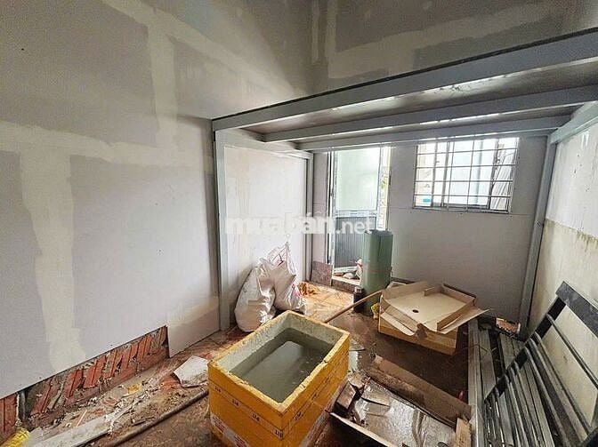 Phòng gác cửa sổ thoáng giá rẻ
