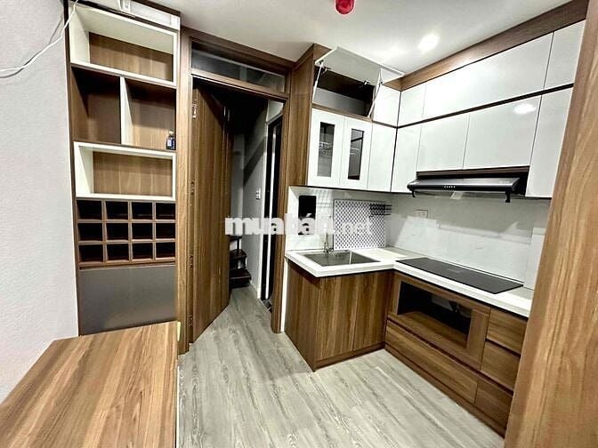 Cho thuê nhà 2 Tầng 172 Lạc Long Quân full nội thất sịn