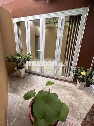 chính chủ cho thuê nhà sân rộng gần chợ Vườn Lài