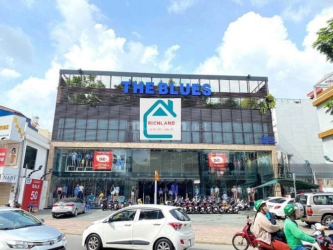 Cho thuê mặt bằng lớn 359 Lê Văn Sỹ, P. 13, Q. 3 1.140m2 đất, 3 tầng 