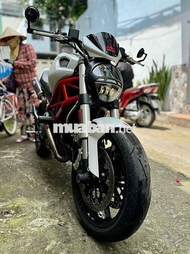 Ducati Monster 796