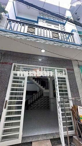 BÁN NHÀ 790TR ( CAM KẾT ĐÚNG GIÁ ) VỊ TRÍ CẠNH CẦU LỚN HÓC MÔN