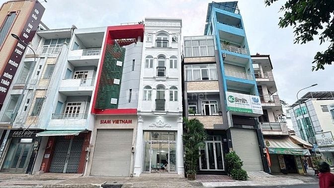 Nhà mới xây 5 Tầng mặt tiền Trần Hưng Đạo. 4m x 22m. Nội thất cao cấp
