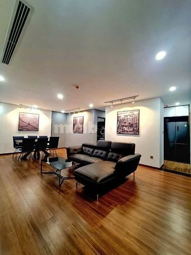 Cho thuê căn hộ CC tòa Green Diamond tại 93 Láng Hạ, diện tích 143m2, 