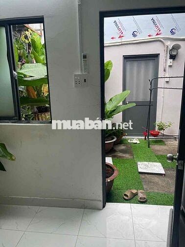 phòng gác sân vườn chill, máy giặt riêng trung tâm Q7