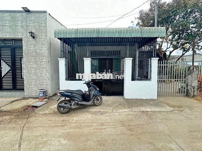 Bán Gấp nhà 110m2 Tân Hiệp Hóc Môn 940 triệu có SHR Chủ ngộp Gấp !