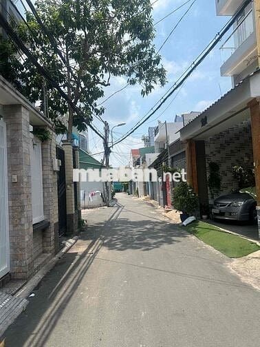 Xe hơi 7 chỗ ngủ nhà. Ngay Phạm Văn Đồng (4x15m) nở hậu 4 tầng - 4PN