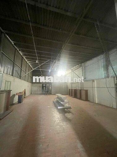 Cho thuê kho 250m2 có 3 pha gần chợ Dĩ An 1