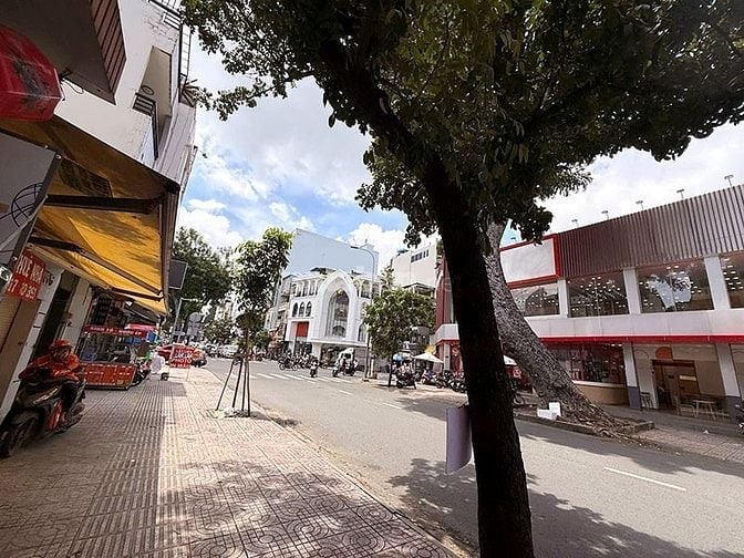 Bán nhà mặt tiền Lý Chính Thắng Quận 3, 217m², 2 tầng, giá tốt 105 tỷ