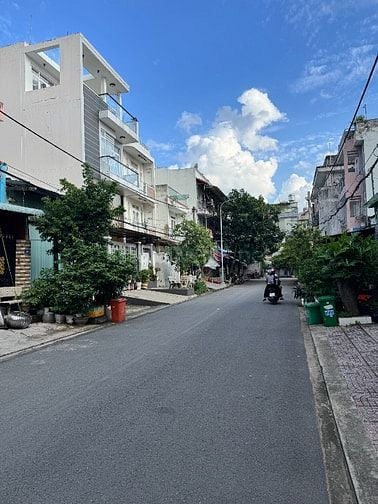 Bán nhà 6x18m 1 trệt 1 lầu, có sân thượng,KDC Bình Hưng, BC