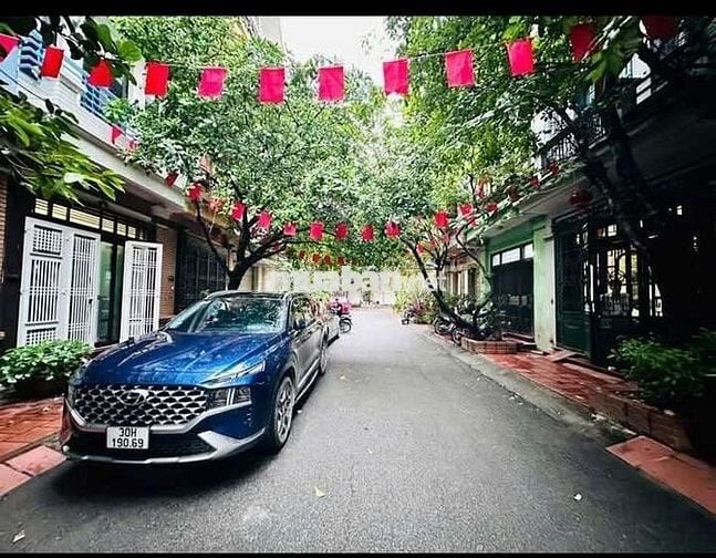 Tôi cần bán nhà liền kề 5tầng thang máy, Nguyễn Cơ Thạch, Mỹ Đình   .