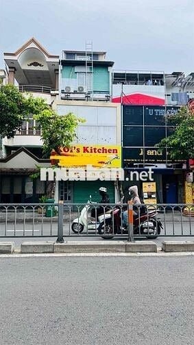 Mặt bằng vỉa hè buổi sáng tại đường phan văn trị gò vấp