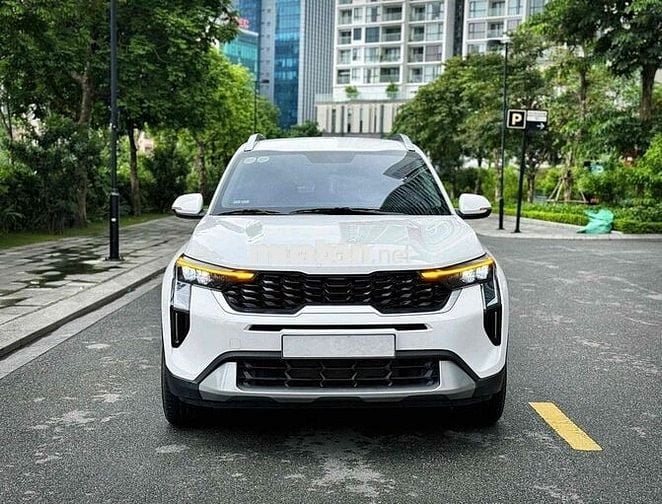 Kia Sonet 2025 Luxury 1.5 AT - 2000 km