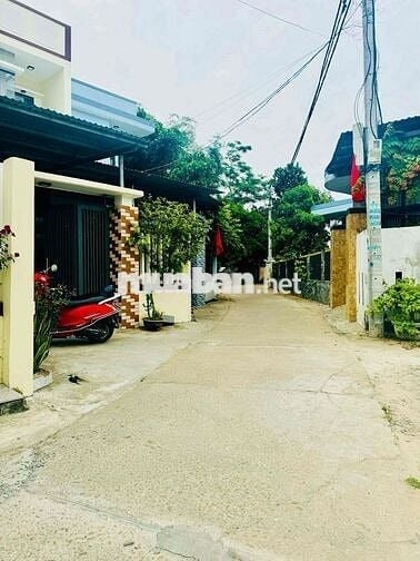 Mặt tiền đường Sông Đà sát chợ Bình Kỳ