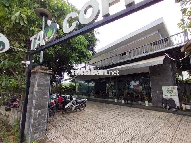 Cần sang quán caffe sân vườn ngay bờ sông rộng rãi thoáng mát