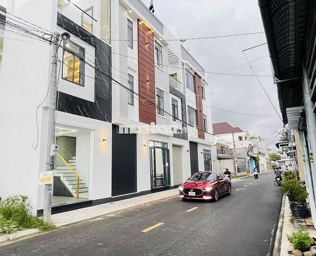 Cần bán gấp nhà mặt tiền cách võ văn kiệt 200m , bình thuỷ cần thơ